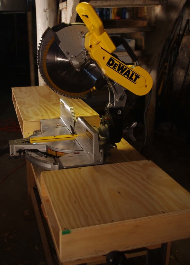 How to make an easy miter saw table.